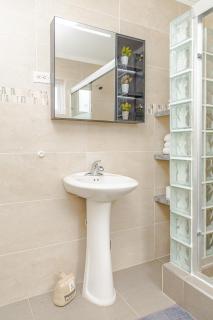 SPECIAL OFFER !! 7 min to Beach - Newly-Renovated Modern Luxury Home - Paradera - 1