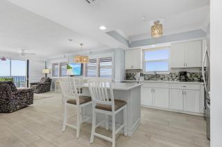 Beach Villas 706 Top-Floor Condo w/ Gulf Views, Pool - Fort Myers Beach - 6
