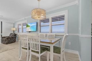 Beach Villas 706 Top-Floor Condo w/ Gulf Views, Pool - Fort Myers Beach - 3