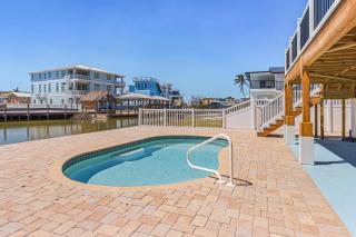 920 Stunning Bay View Home with Heated Pool, Walk to Times Square! - Fort Myers Beach - 0