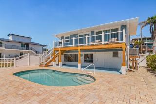 920 Stunning Bay View Home with Heated Pool, Walk to Times Square! - Fort Myers Beach - 9