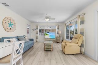 920 Stunning Bay View Home with Heated Pool, Walk to Times Square! - Fort Myers Beach - 5