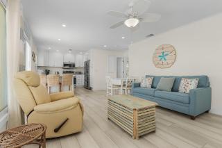 920 Stunning Bay View Home with Heated Pool, Walk to Times Square! - Fort Myers Beach - 3