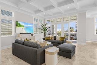 260 Coastal Luxe Retreat 5BD/4.5BA, Pool & Spa, Water Views - Fort Myers Beach - 3