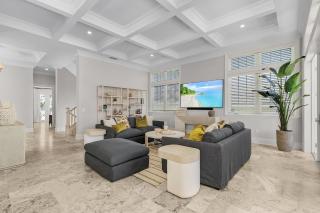 260 Coastal Luxe Retreat 5BD/4.5BA, Pool & Spa, Water Views - Fort Myers Beach - 2