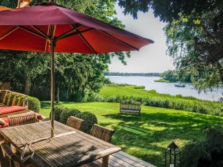 Waterfront Beach Cottage with Dock - Southampton - 0
