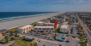 Beautiful Ocean Side 2 Bedroom Condo with Pool - 4