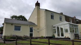 Spacious Apartment On The Hillside - 0