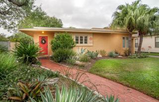 Light filled Artist Home w King Bed Walk to Bayfront - 2