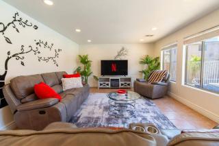 Luxurious Retreat - FREE HTD Pool - Outdoor Fun - Casa Grande - 4