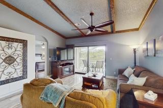 Hilltop Hideaway - Branson - 7