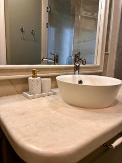 Vibrant Stay l Stylish 2BD in TOP CENTER - 2