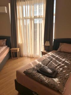 Vibrant Stay l Stylish 2BD in TOP CENTER - 4