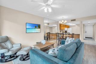 First Floor With Lake and Fountain Views - Naples - 3