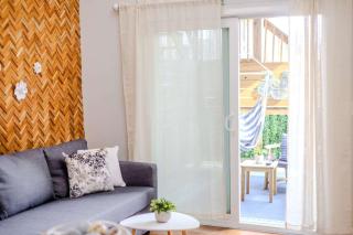 Jennifer's Providence Escape Private Apartment with Relaxing Deck - Providence - 2