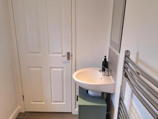 Two-bedroom Cottage - Sandstone Garden Patio - Free Parking - Pets Welcome - 3