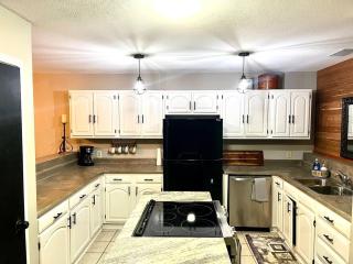 Spacious 2 Story Rustic Retreat - 6
