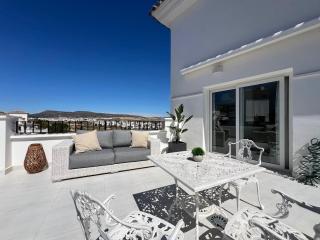 Stunning penthouse with beautiful golf views - 8