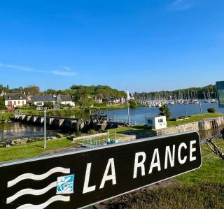 La Maison Rose at Lyvet Port is a beautiful Pet Friendly Riverside Gite close to Dinan Sleeps 6 - La Vicomté-sur-Rance - 8