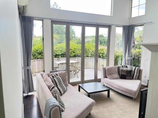 Large Family Home - 4 Bdrms - Great Location - Auckland - 8
