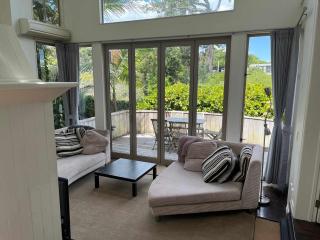 Large Family Home - 4 Bdrms - Great Location - Auckland - 7