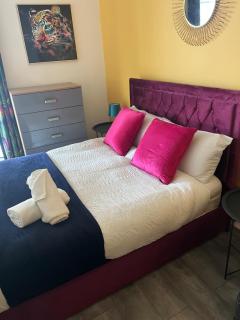 Stylish 2 bedroom City Centre Apartment sleeps 6 with Free Convenient Bullring , Grand Central Parking - Birmingham - 9