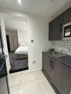 Spacious 4-Bedroom En-Suite Home - Newly Renovated - Stoke on Trent - 7
