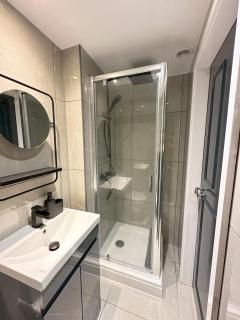 Spacious 4-Bedroom En-Suite Home - Newly Renovated - Stoke on Trent - 3