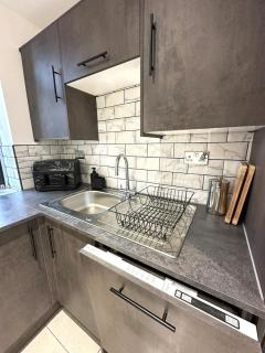 Spacious 4-Bedroom En-Suite Home - Newly Renovated - Stoke on Trent - 1