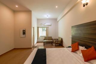 Townhouse J K Golden Embassy - 5