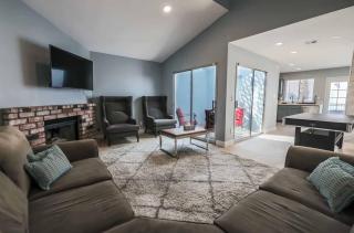 Vegas Living Gorgeous Home with Pool Near The Strip - Las Vegas - 1