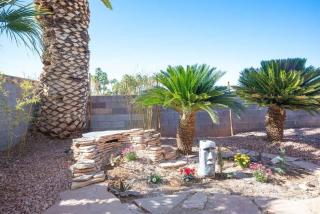 Vibrant Vegas Getaway w Pool Close to the Strip - Las Vegas - 5