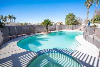 Vibrant Vegas Getaway w Pool Close to the Strip - Las Vegas - 2