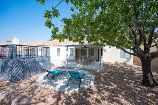 Sophisticated Stay Close to It All - 7