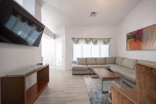 Sophisticated Stay Close to It All - 6