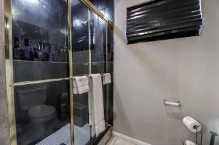 Urban Retreat Near Iconic Las Vegas Attractions - 1