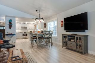 River Meadows Pool Hot Tub - Deschutes Riverhaus - 3