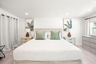 East Coast Oasis- Pool & Park Your Boat, Sleeps 8 - 8