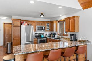 Family Memories on Lake Camelot near WI Dells! Great for multiple famililes! - - 8