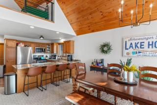 Family Memories on Lake Camelot near WI Dells! Great for multiple famililes! - - 3