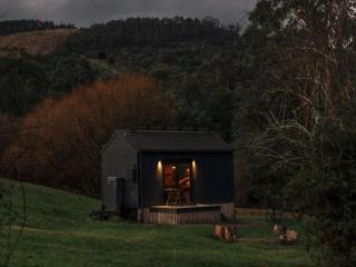 Unyoked Central Gippsland - Hiawatha - Louka - - 6