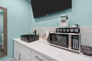 Tiny & Chic Heights Hideaway with Free Parking - Houston - 6