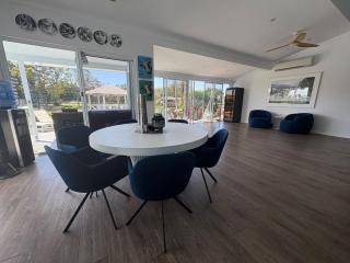 Chic Coastal Waterside Stunner! - Gold Coast - 5