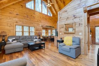 HotTub Game Room w Views Near Pigeon Forge Four Bears Lodge by AvantStay - Sevierville - 2