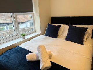Cosy 5BR House - Near Wollaton Hall, QMC, City Centre & Nottingham University - Sleeps 9 - 2