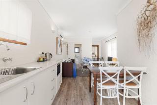 Quay's Cabin - Absolute Beachfront with Views - 6