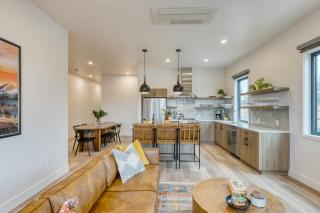 Sleeps 40 8 Modern Units20 BDRs w DeckHot Tub 10mins to Downtown Old Bend - Bend - 2