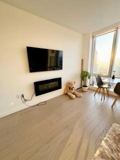 1 Stop to Midtown Amazing View Luxury High Rise Corner 1 Bedroom Apartment - Sunnyside - 2