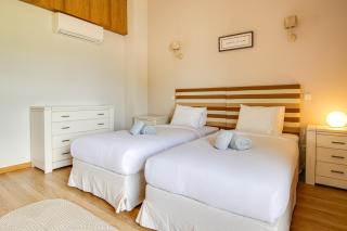 Nature Escape 2BR Villa Pool Wi-Fi AC - Olhos de Água - 6