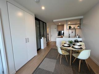 Modern 7th floor Flat, Parking, Convenient, Quiet - Melbourne - 3